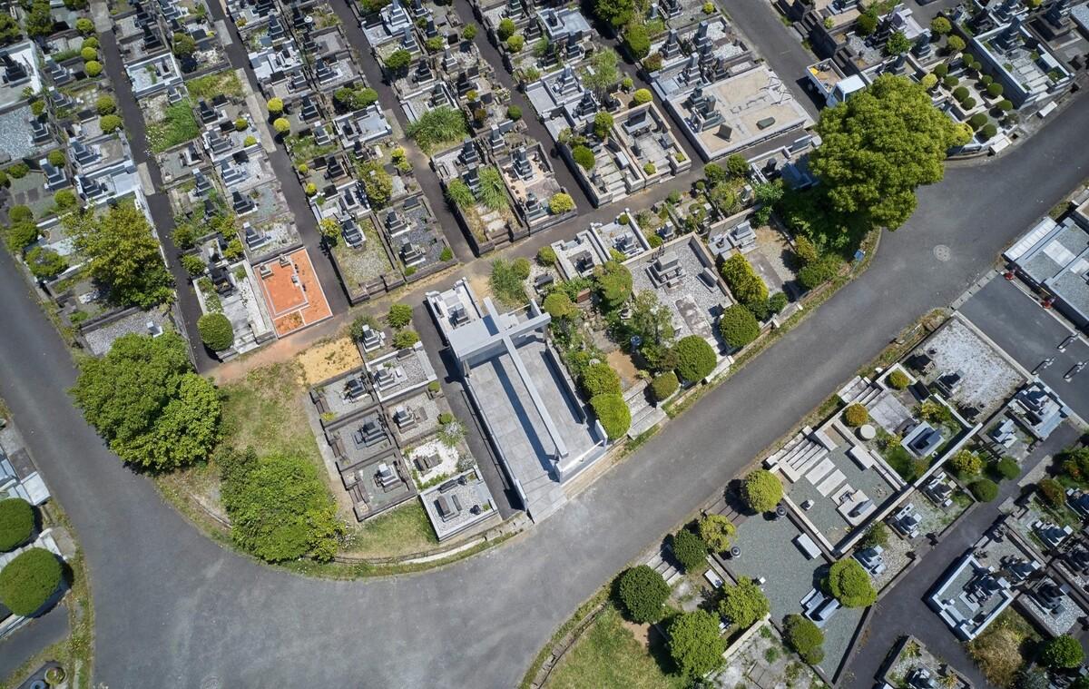 镰仓雪下教堂墓地 / 保坂猛建筑都市设计事务所