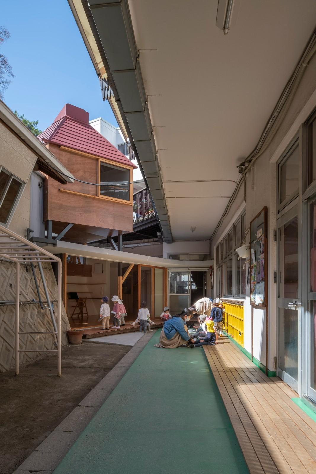 消解死胡同，山里保育园改扩建 / 吉村真基建筑计画事务所 | MYAO