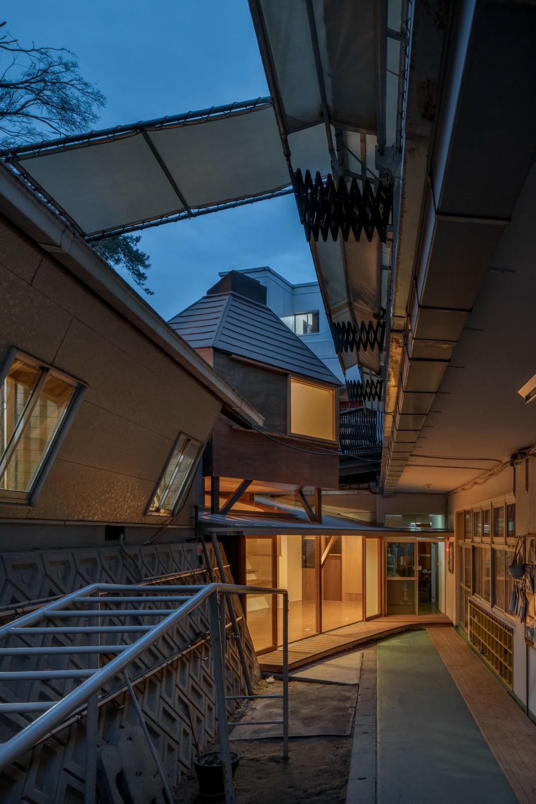 消解死胡同，山里保育园改扩建 / 吉村真基建筑计画事务所 | MYAO