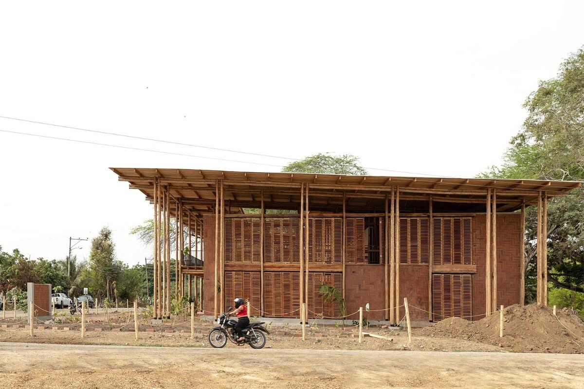 织工社区生产力发展中心 / Natura Futura Arquitectura + Juan Carlos Bamba