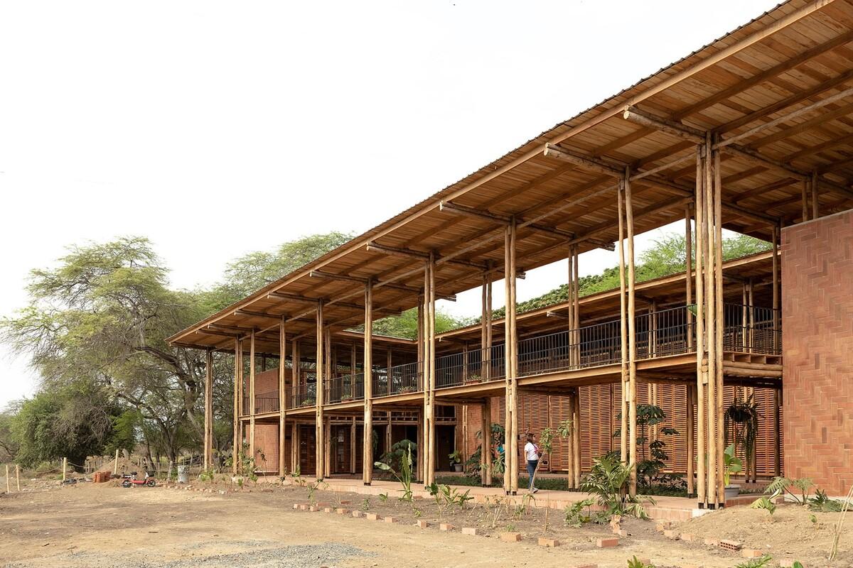 织工社区生产力发展中心 / Natura Futura Arquitectura + Juan Carlos Bamba