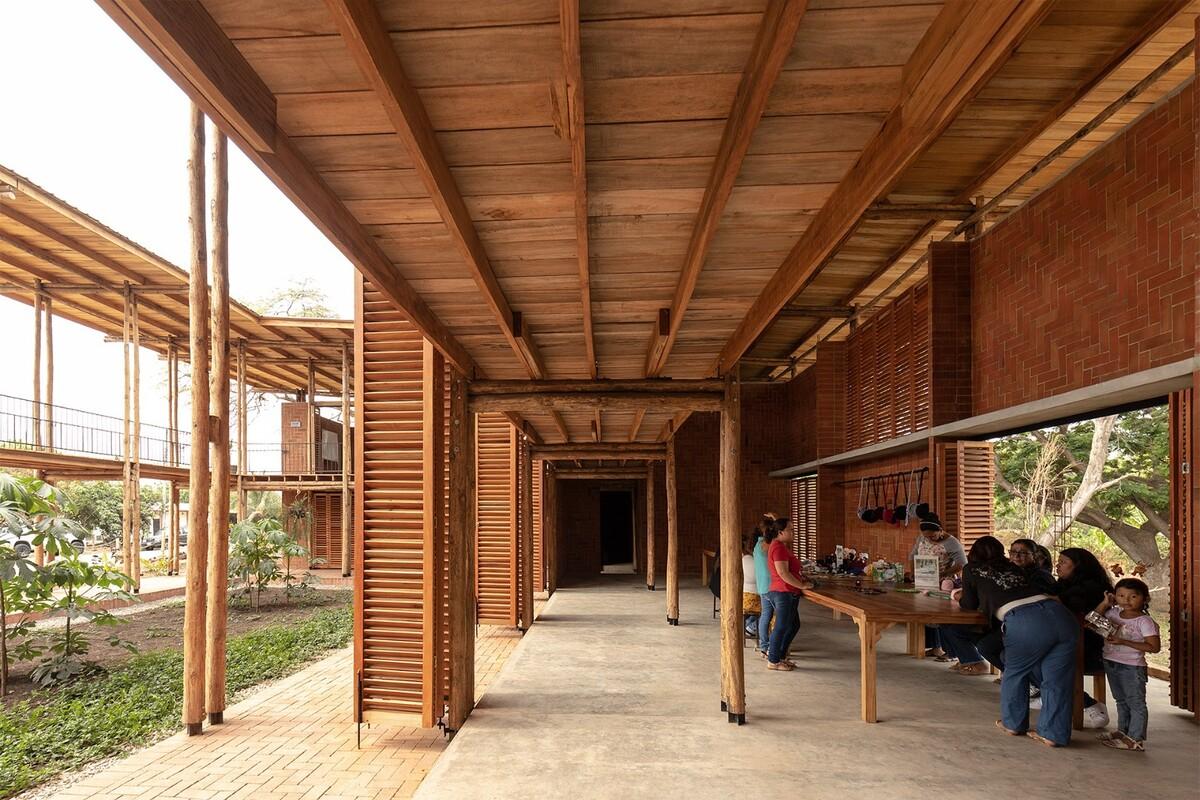 织工社区生产力发展中心 / Natura Futura Arquitectura + Juan Carlos Bamba