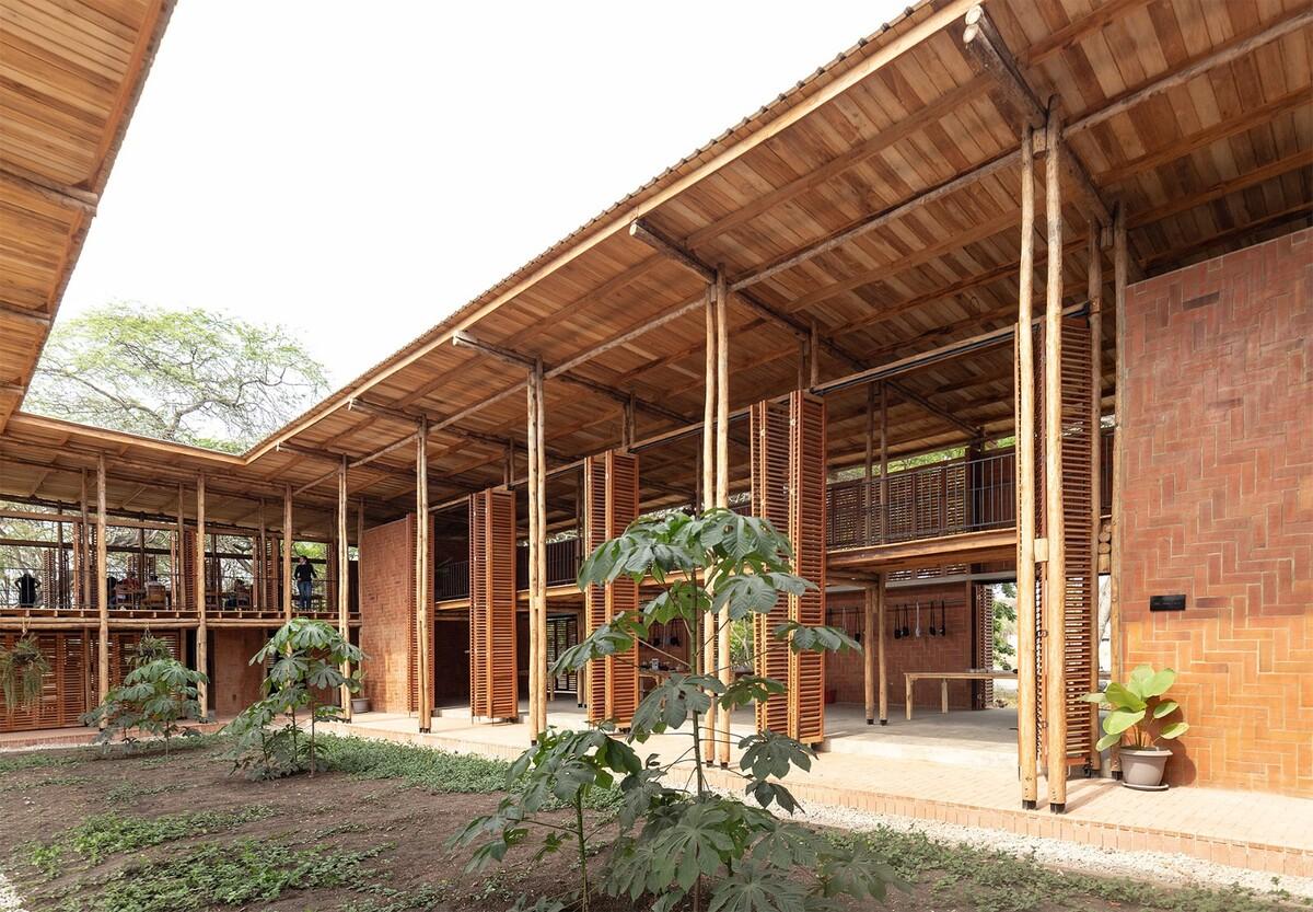 织工社区生产力发展中心 / Natura Futura Arquitectura + Juan Carlos Bamba