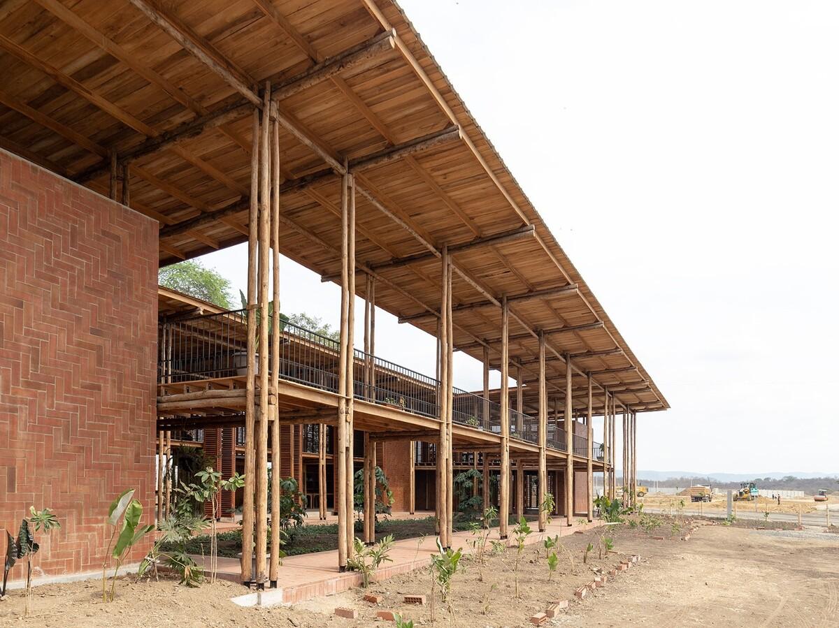 织工社区生产力发展中心 / Natura Futura Arquitectura + Juan Carlos Bamba
