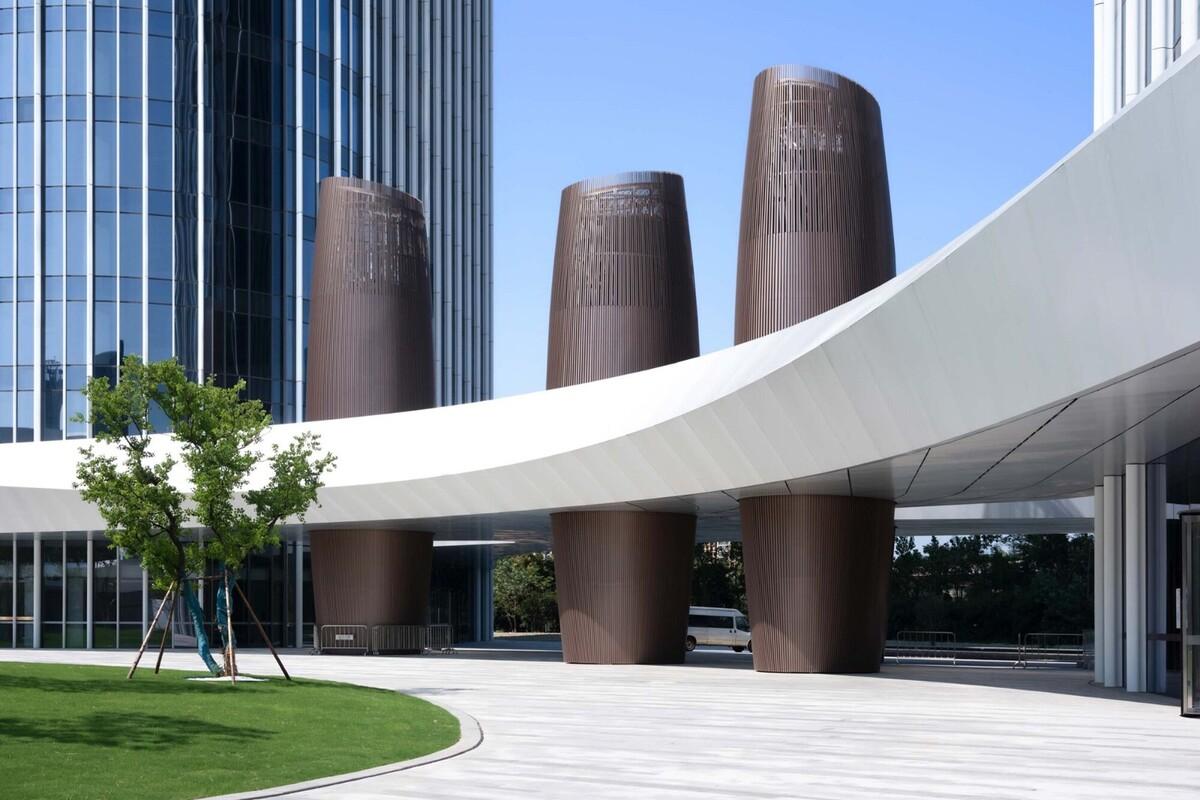 钱江潮涌：杭州世茂智慧之门超高层城市综合体 / 姜平工作室