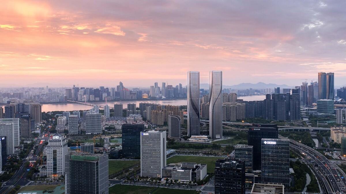 钱江潮涌：杭州世茂智慧之门超高层城市综合体 / 姜平工作室