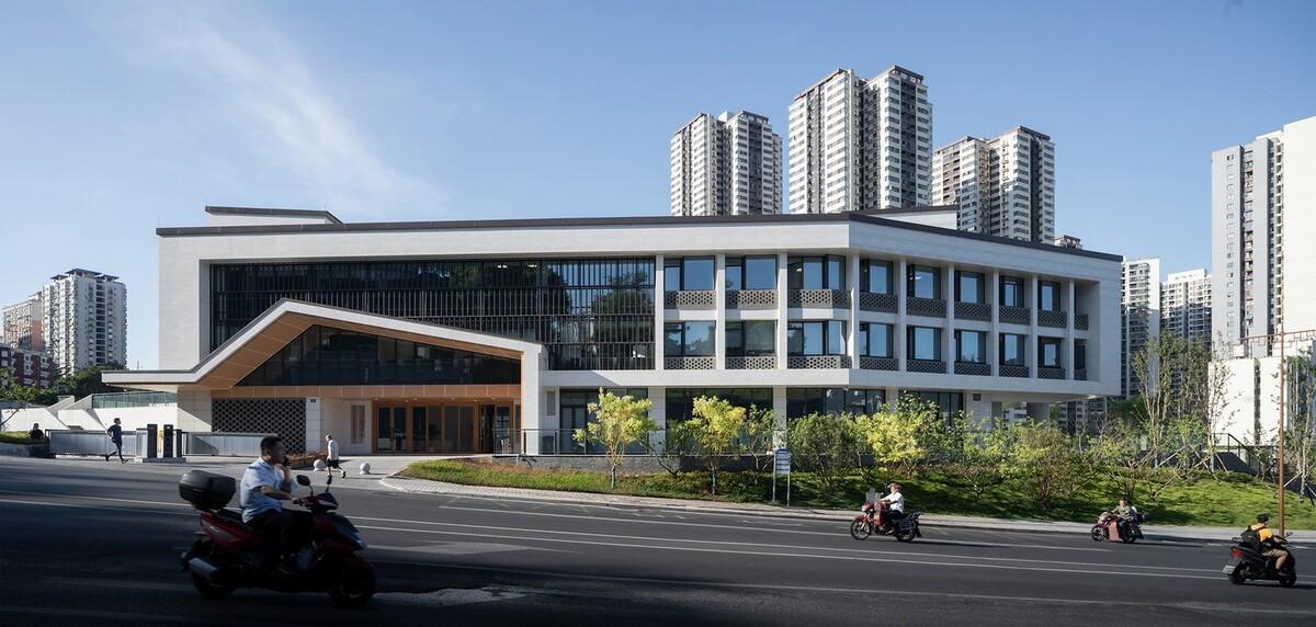 磁器口服务中心 / 重庆悦集建筑设计
