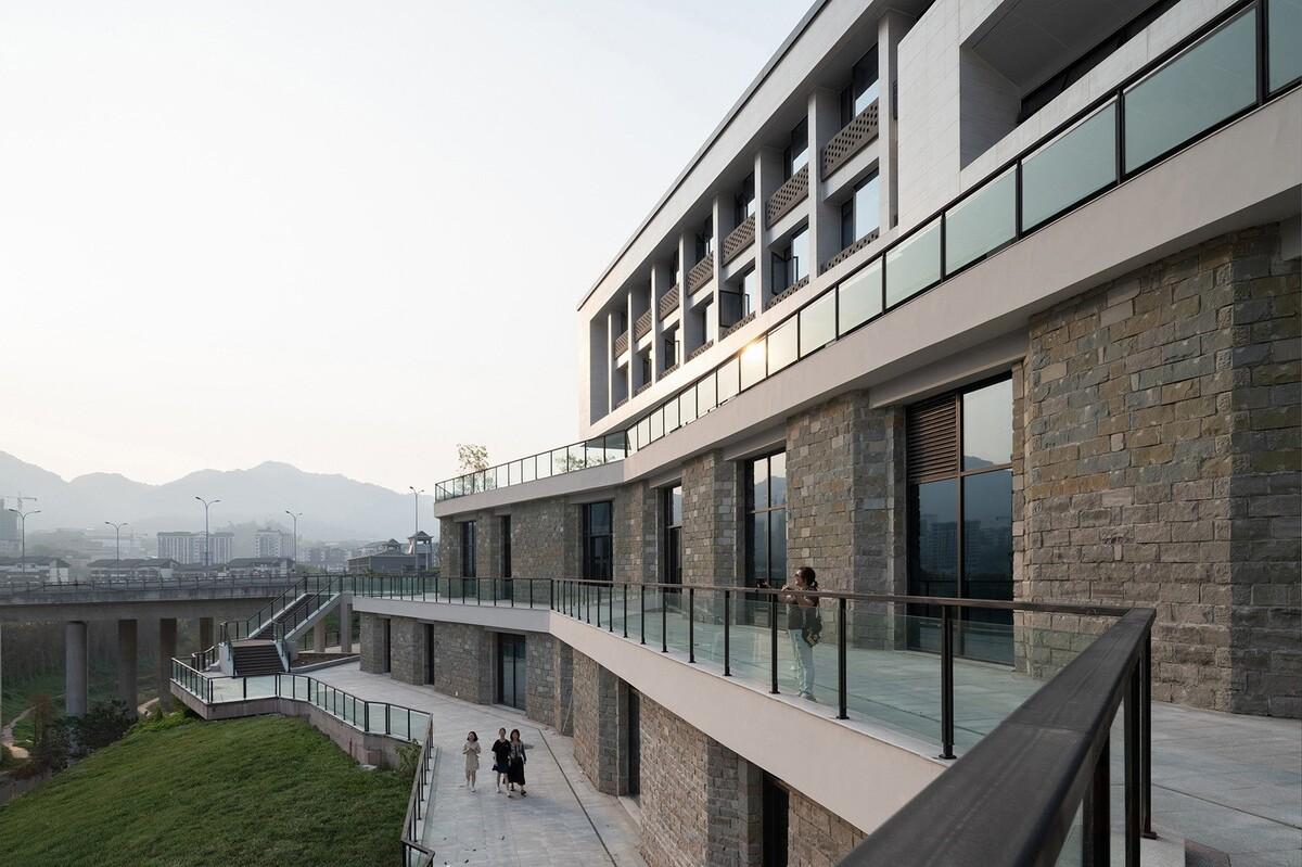 磁器口服务中心 / 重庆悦集建筑设计