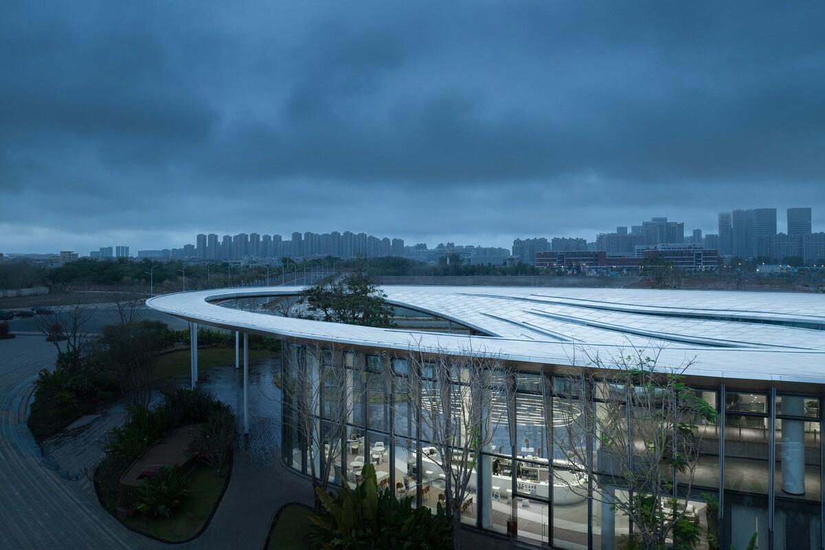 海口西秀公园游客中心 / 慕达建筑