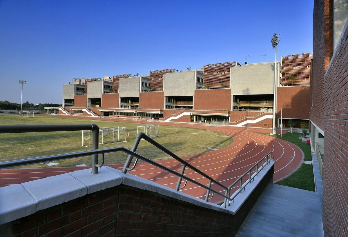 Shiv Nadar 学校 / Stephane Paumier Architects