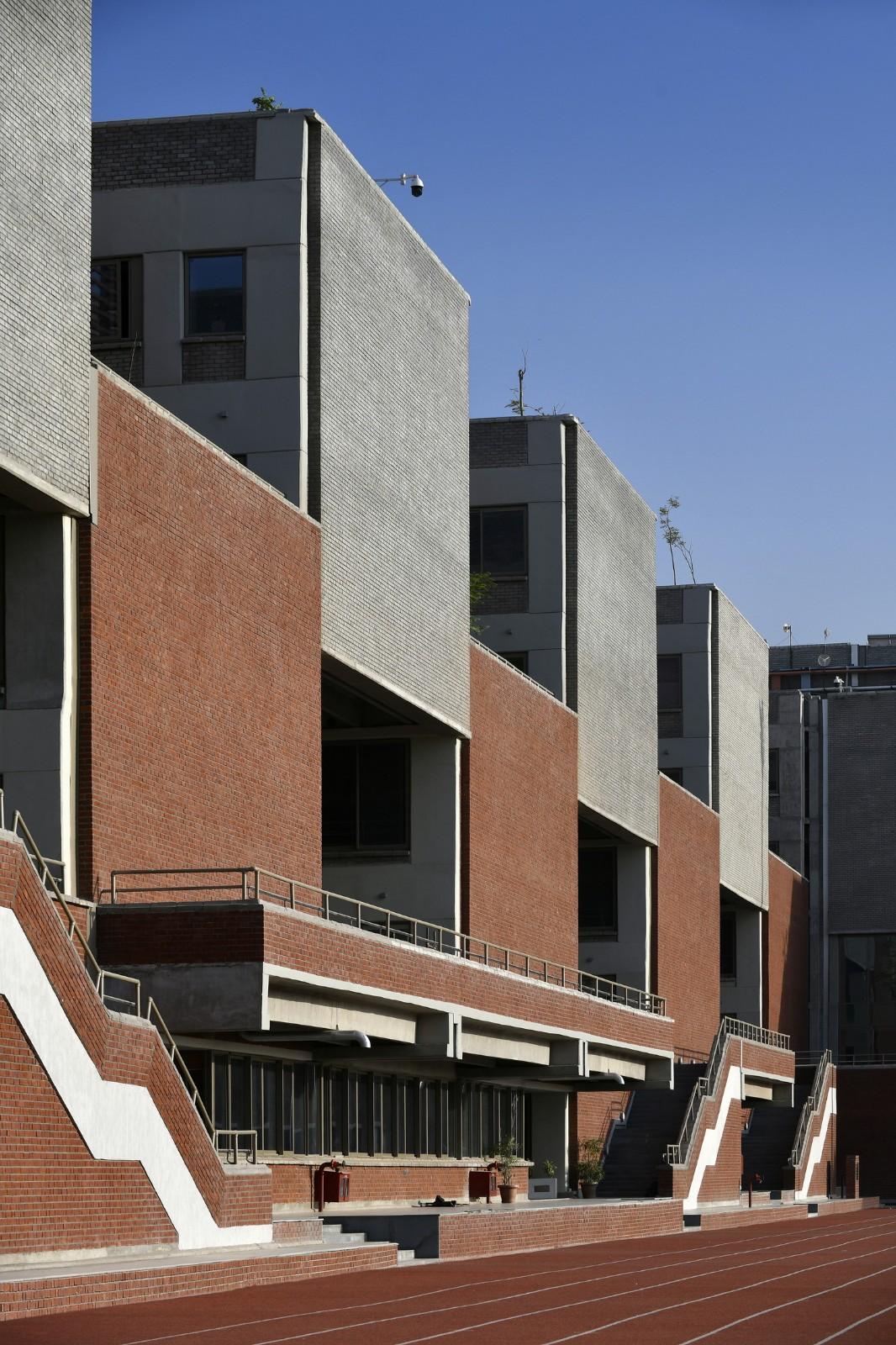 Shiv Nadar 学校 / Stephane Paumier Architects