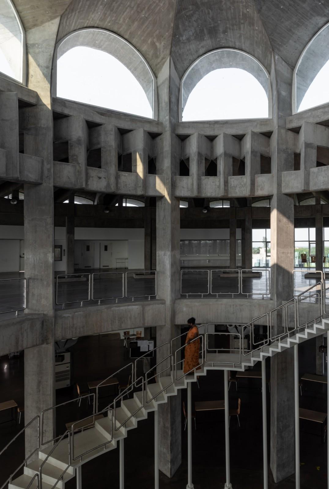 秩序城堡，Sanand 工厂 / Studio Saar