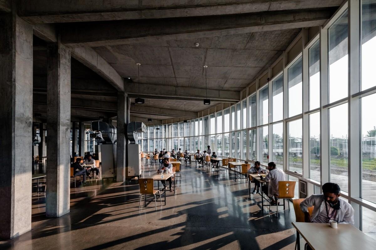 秩序城堡，Sanand 工厂 / Studio Saar