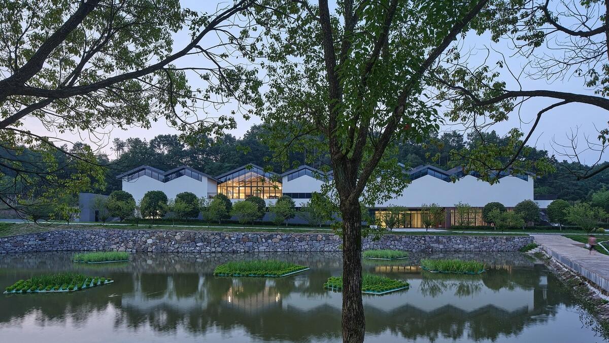 雪峰文学馆 / 同济院 麟和建筑工作室