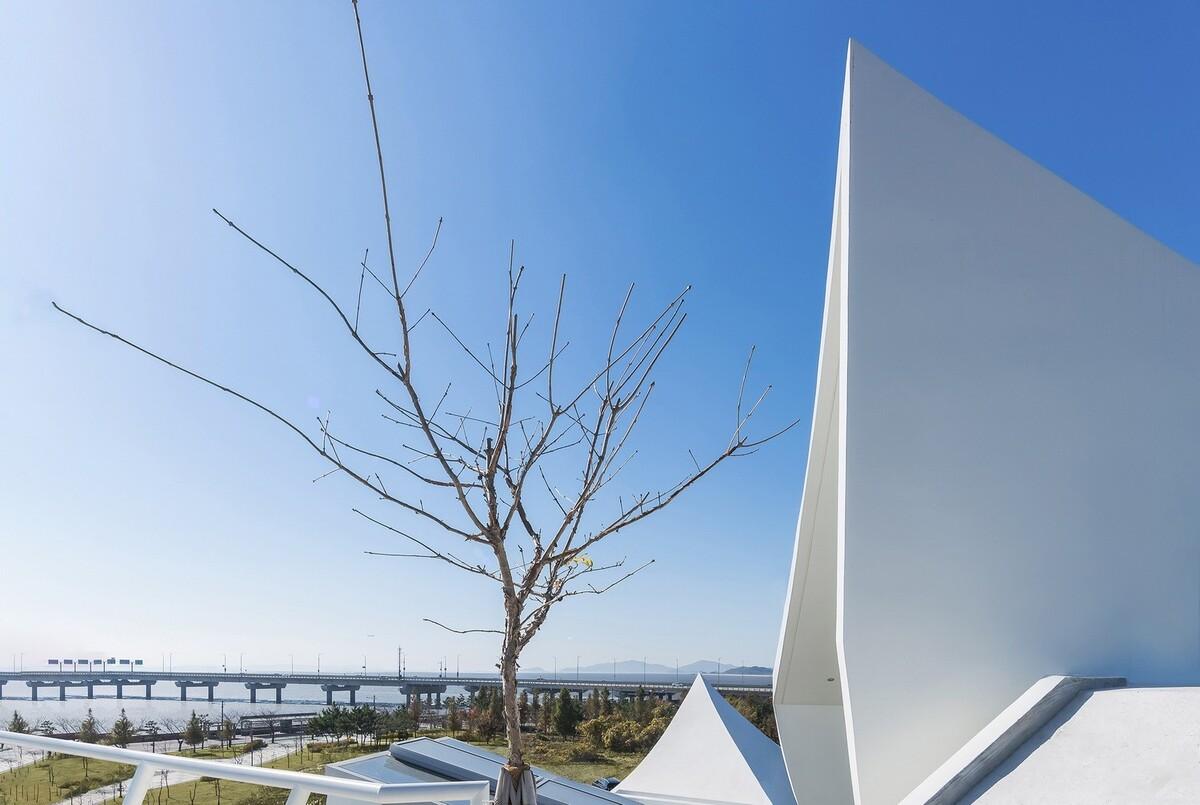 帆船屋 / IROJE KHM Architects