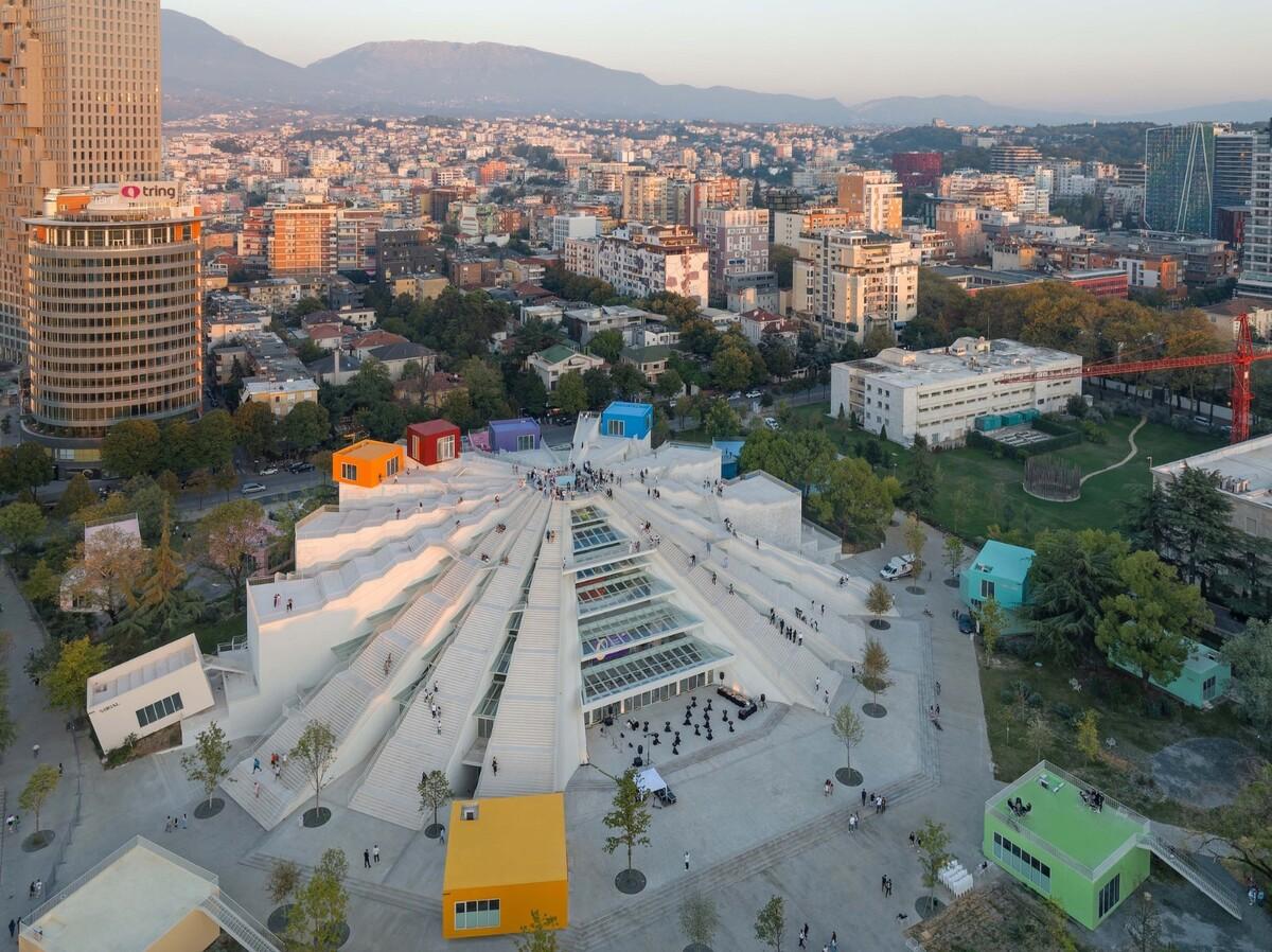 地拉那金字塔 / MVRDV