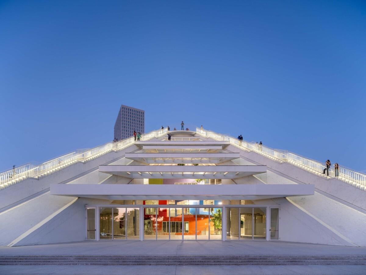 地拉那金字塔 / MVRDV
