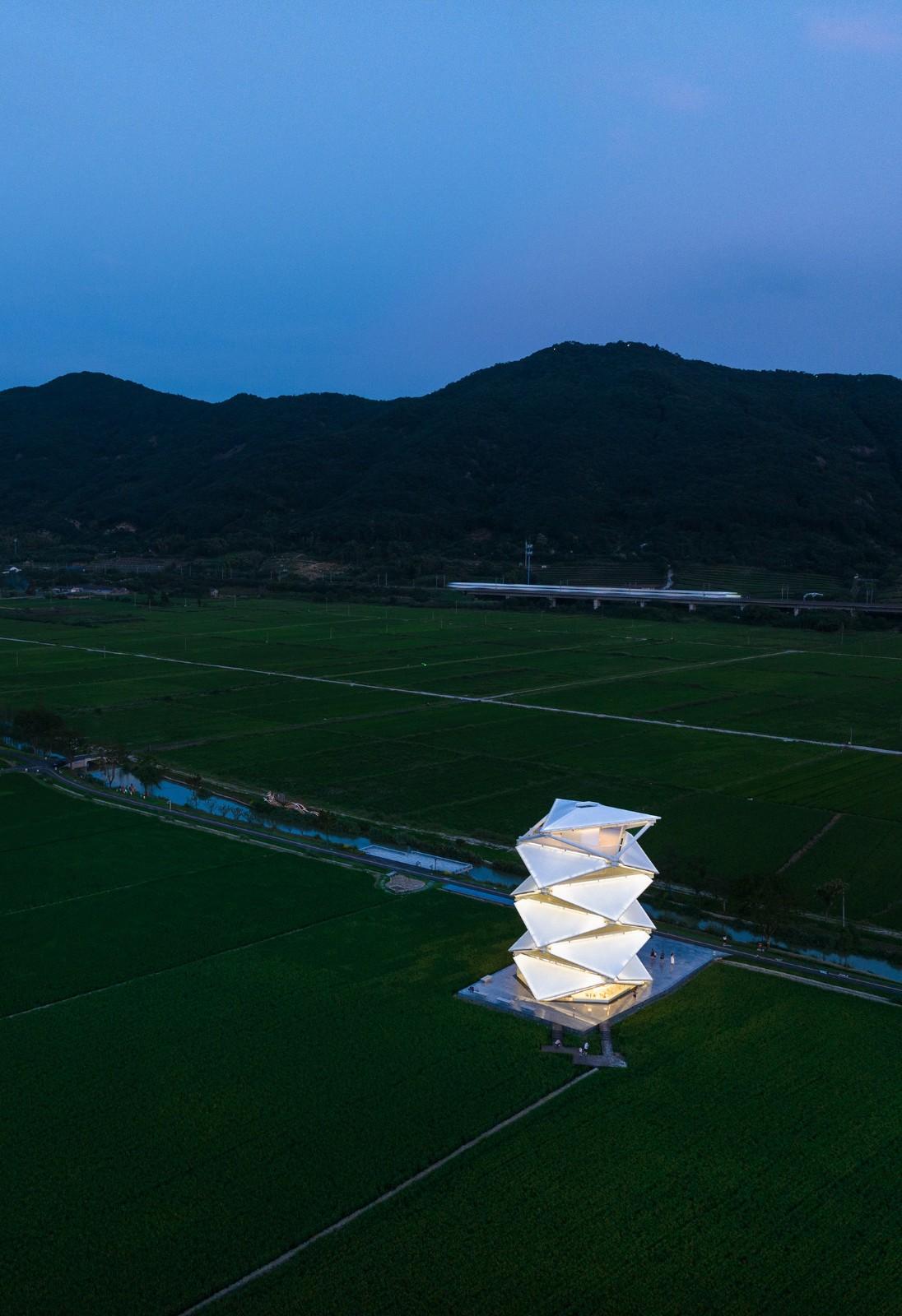 稻田上的灯塔 / 中国电建华东院林再国工作室