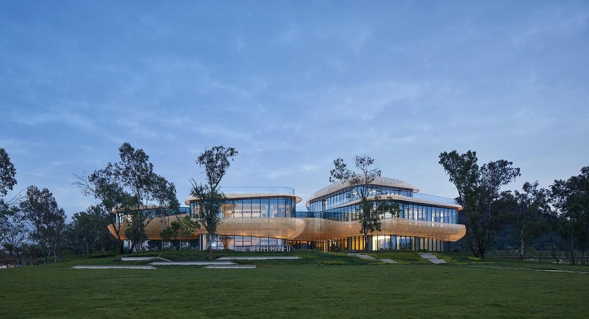 白鹤湖游客中心 / 建识设计