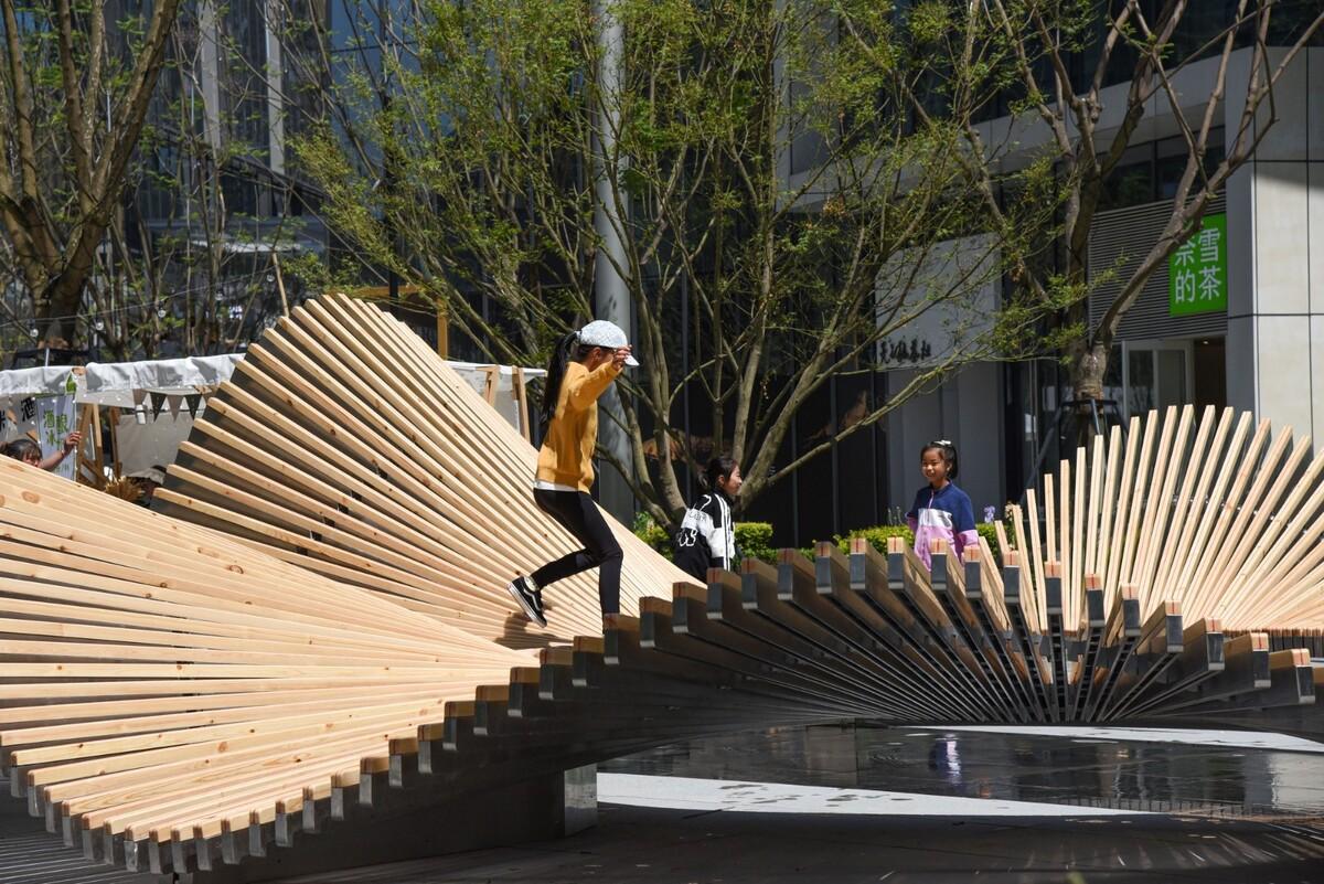 一片落入绿洲的花瓣 / 成都直现建筑设计