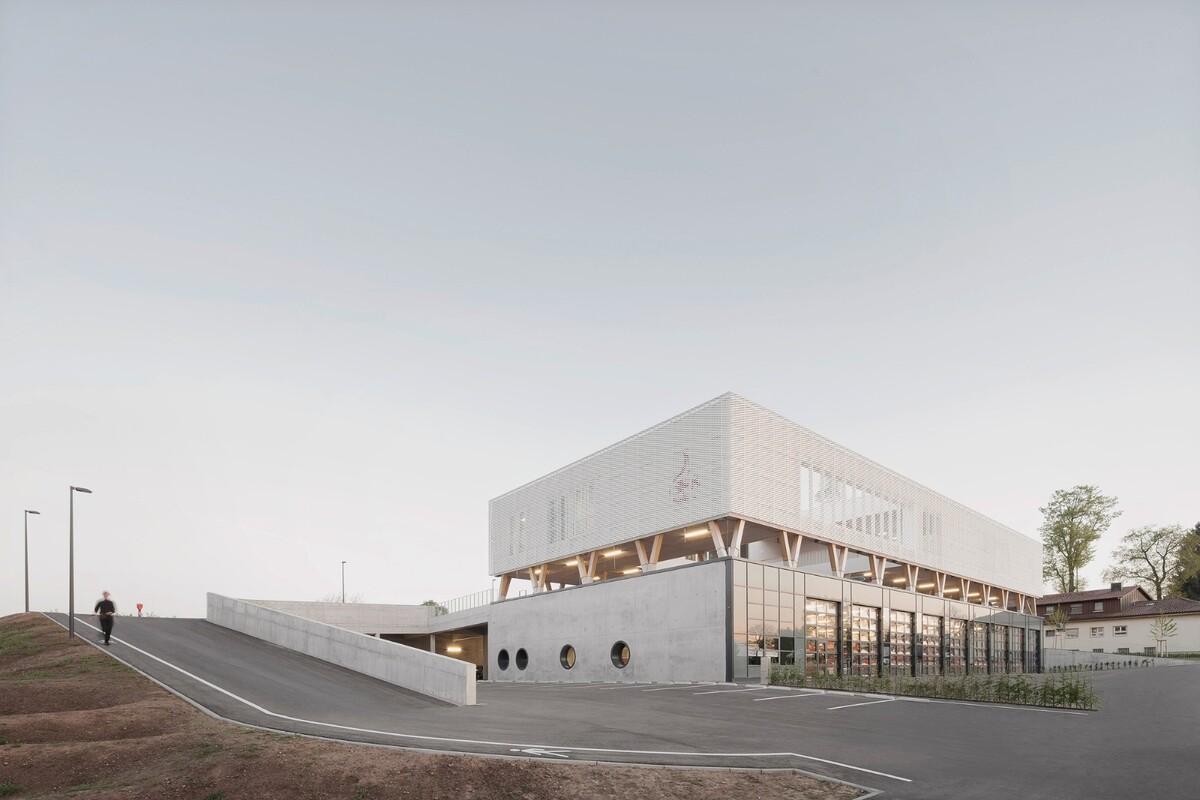 Straubenhardt 消防站 / wulf architekten