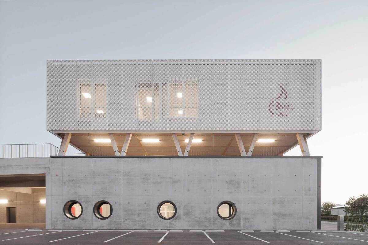Straubenhardt 消防站 / wulf architekten