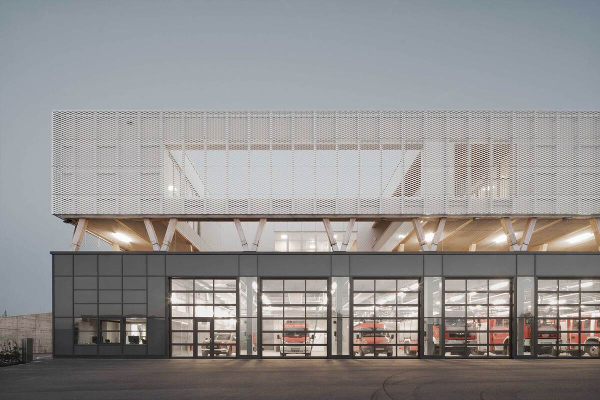 Straubenhardt 消防站 / wulf architekten