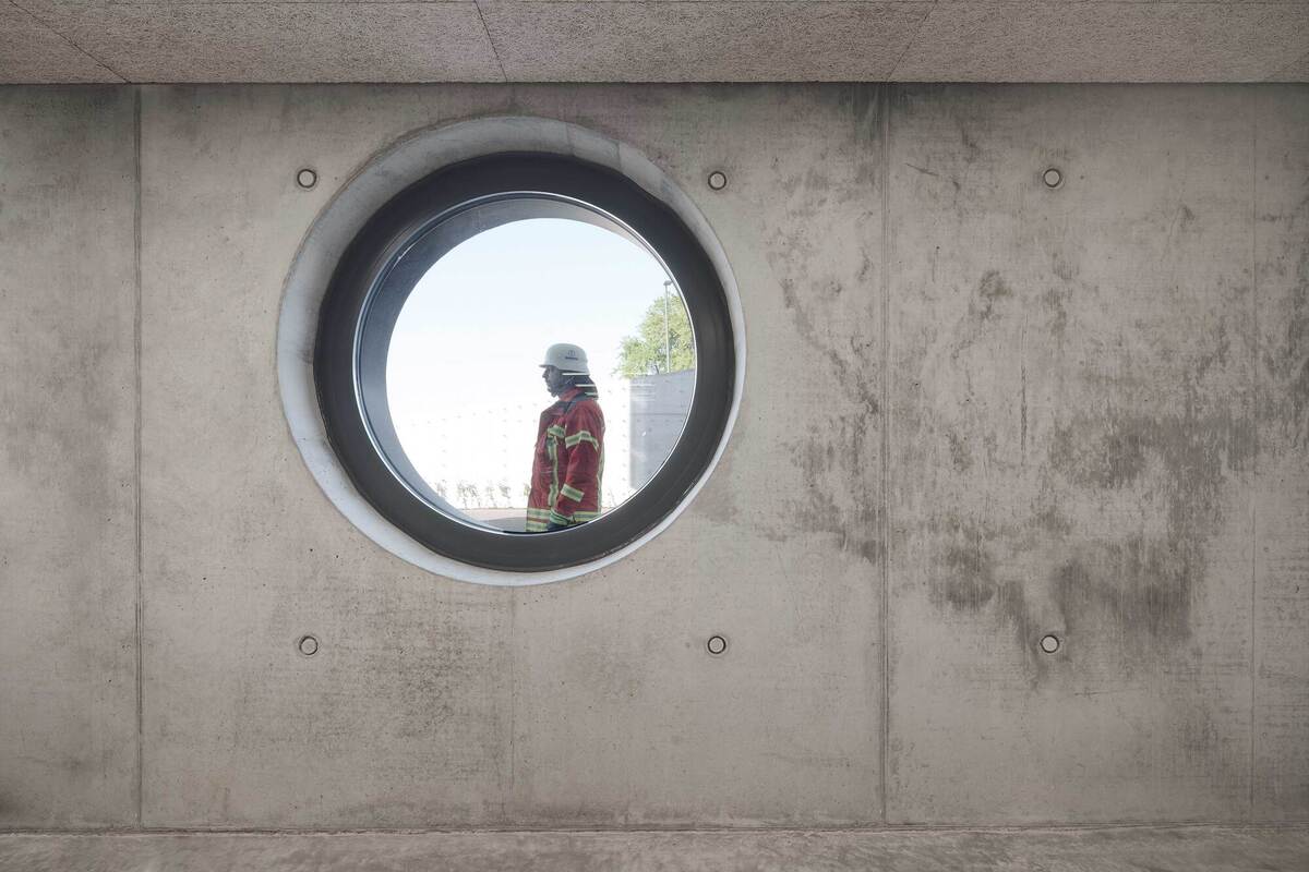 Straubenhardt 消防站 / wulf architekten
