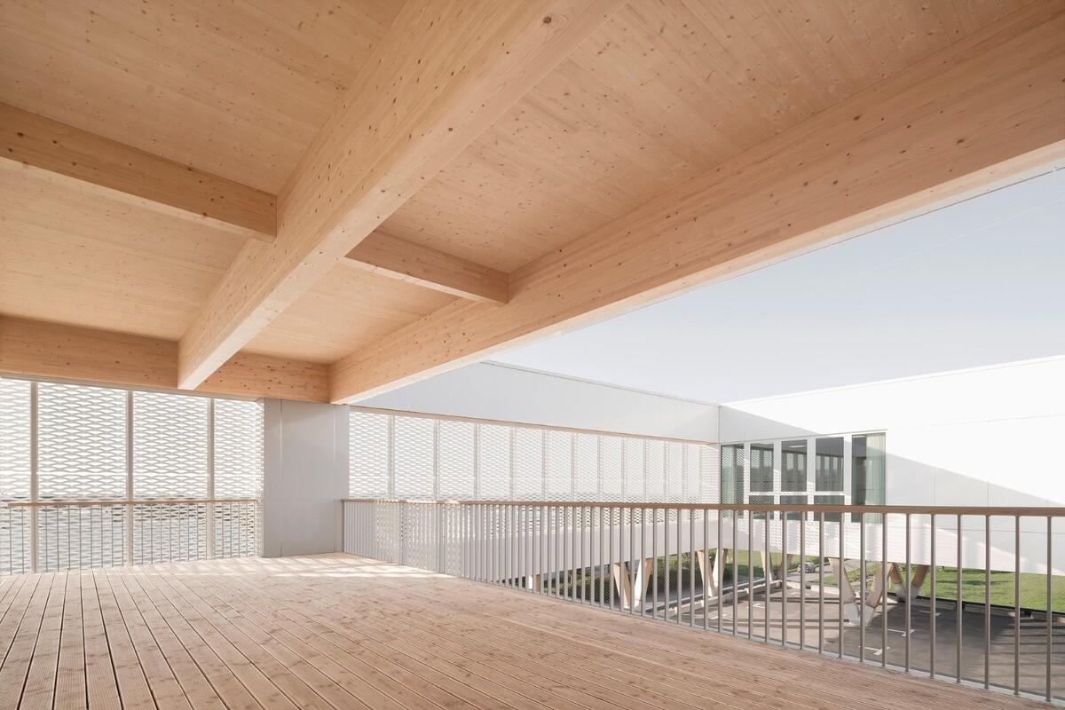 Straubenhardt 消防站 / wulf architekten
