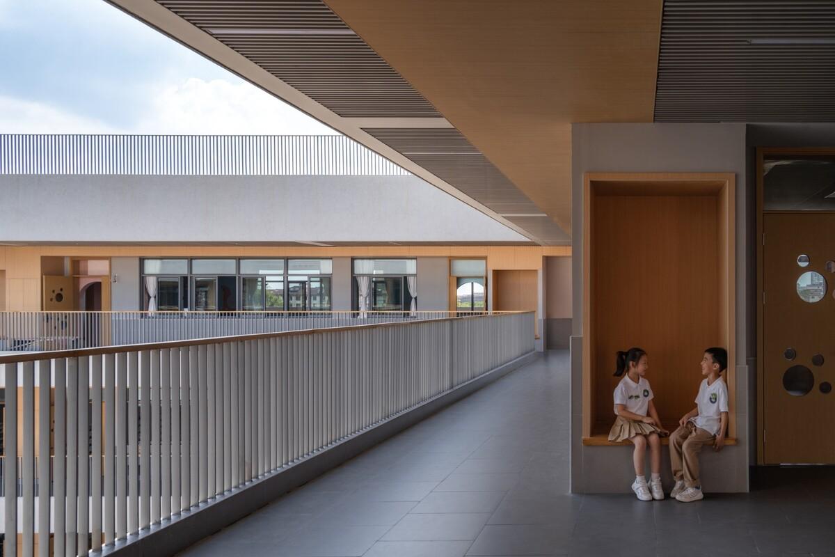 奉贤区教育学院附属实验小学奉浦小学校区 / 无样建筑工作室