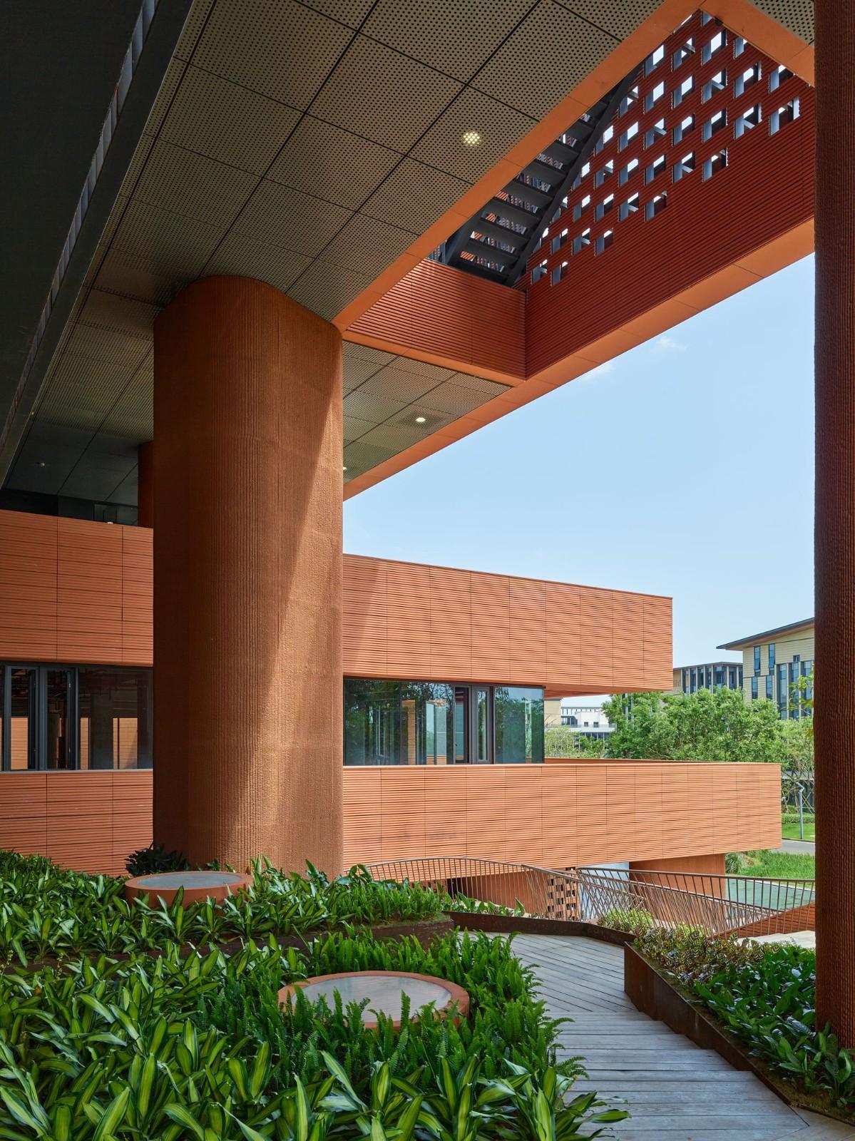 海南生态智慧新城数字市政厅 / 清华大学建筑设计研究院 素朴建筑工作室