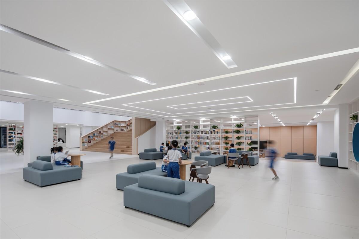 深圳市坪山区科源实验学校 / 申都设计