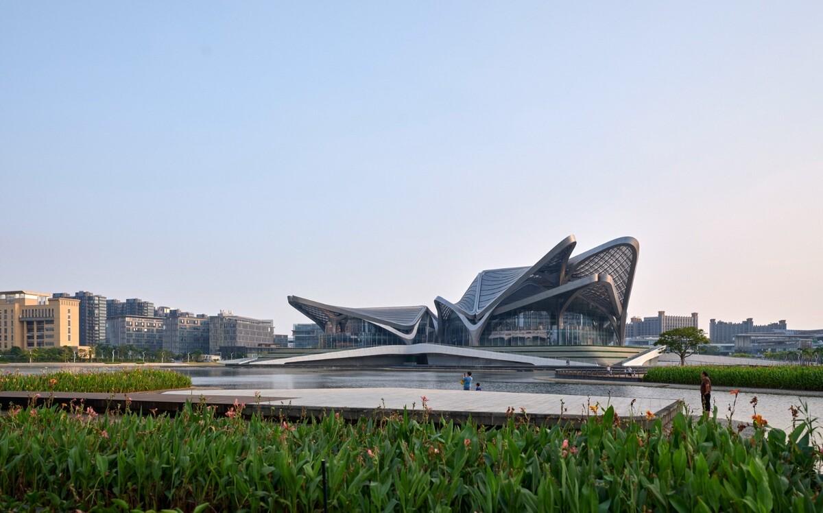 珠海金湾市民艺术中心 / 扎哈·哈迪德建筑事务所