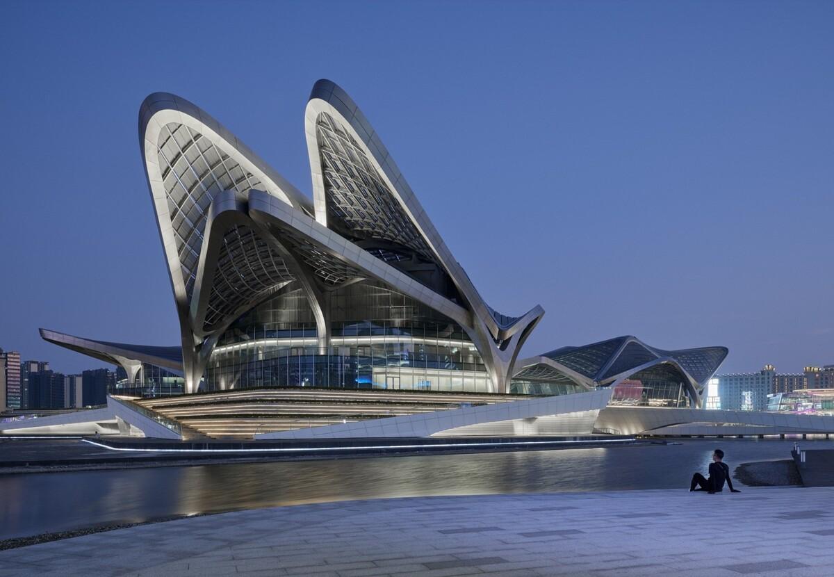 珠海金湾市民艺术中心 / 扎哈·哈迪德建筑事务所