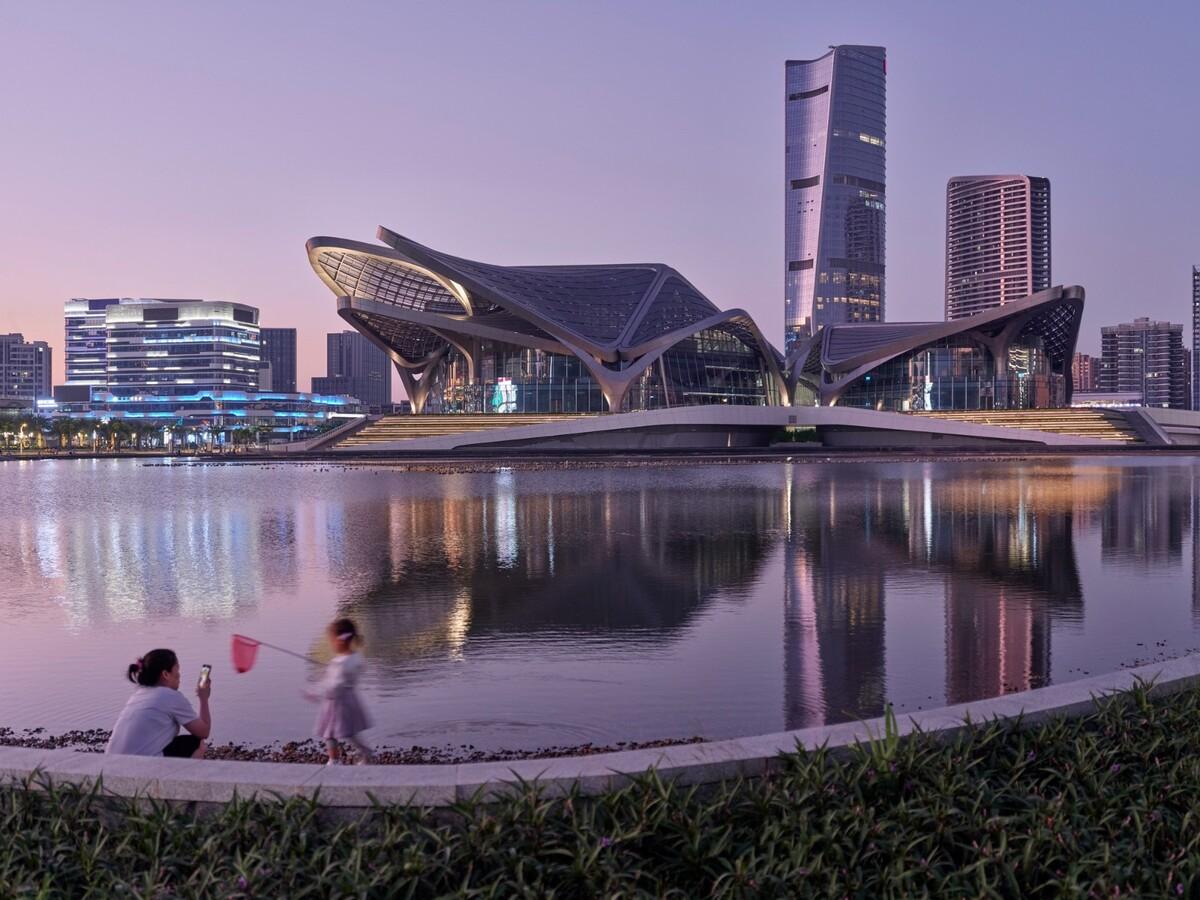 珠海金湾市民艺术中心 / 扎哈·哈迪德建筑事务所