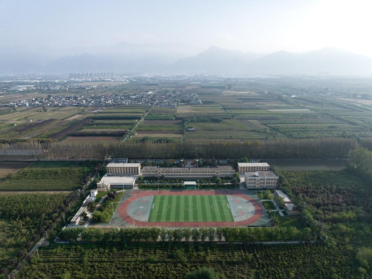 陕西希望工程校园图书馆2.0 / 垣建筑