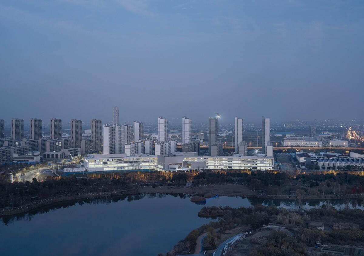 南通市能达中学 / 九城都市建筑