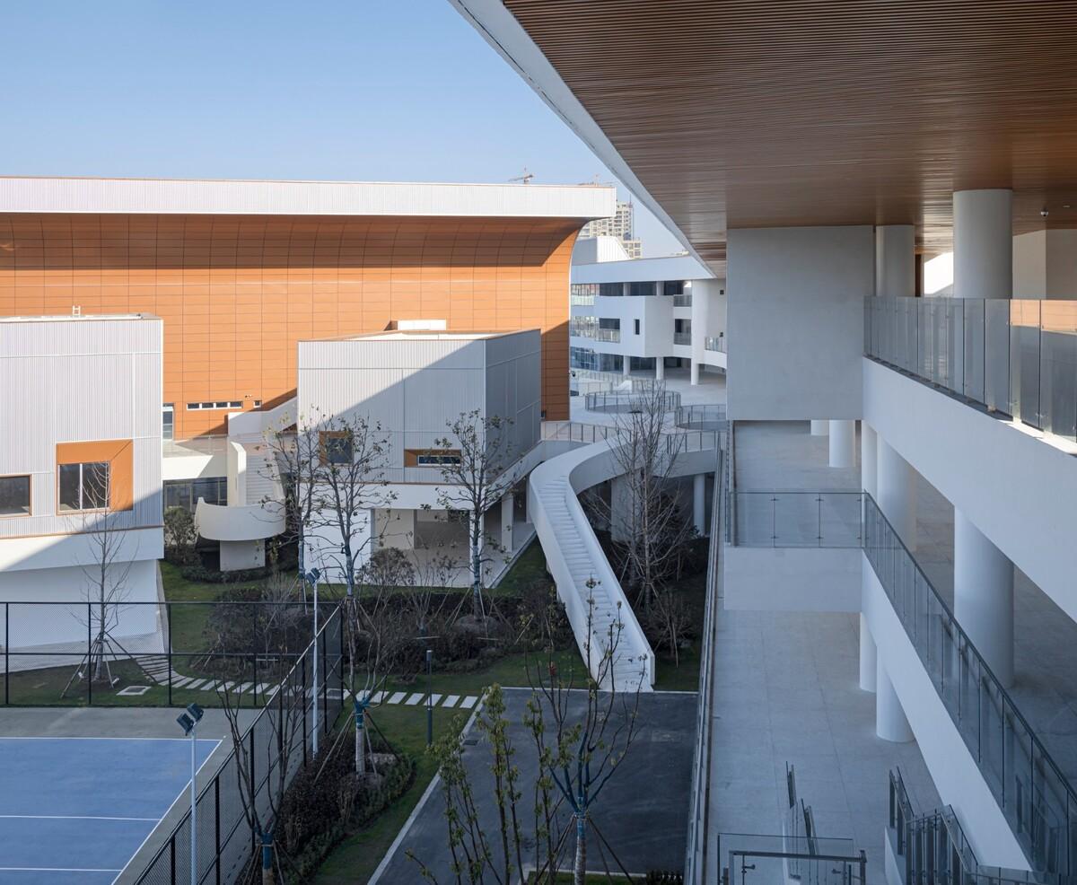 南通市能达中学 / 九城都市建筑