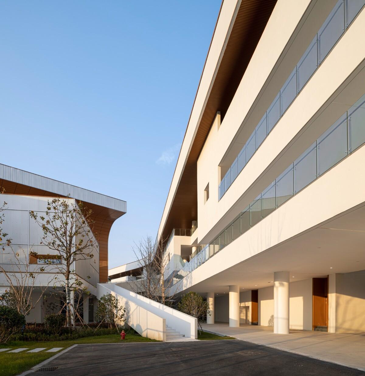 南通市能达中学 / 九城都市建筑