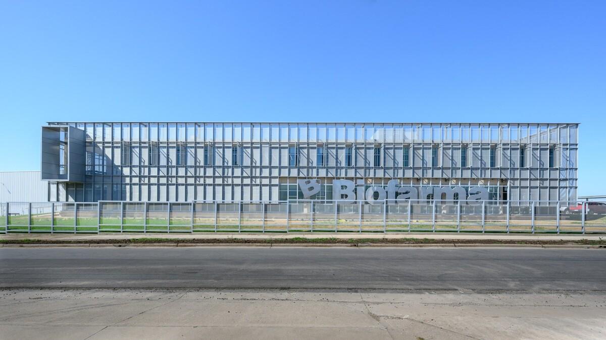 生物制药总部 / Santiago Viale Lescano + Juan Manuel Juárez