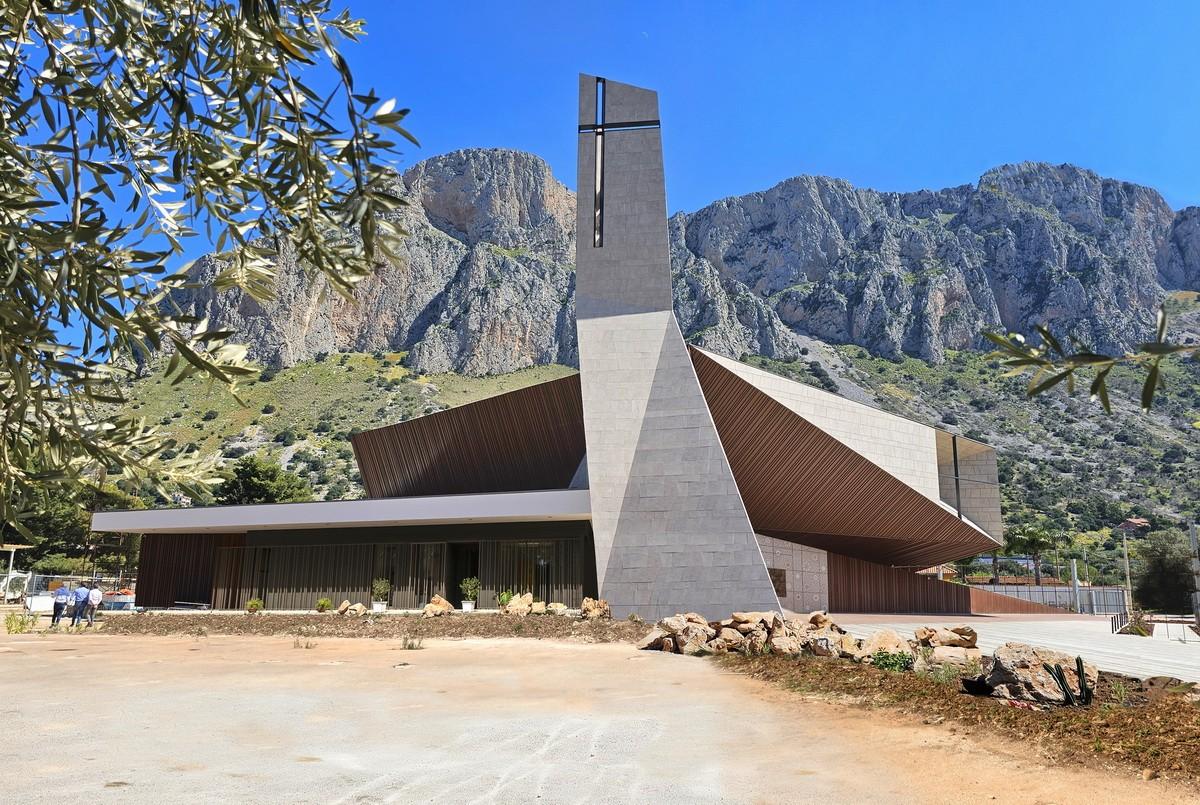 Redemptoris Mater 教堂 / Studio Kuadra