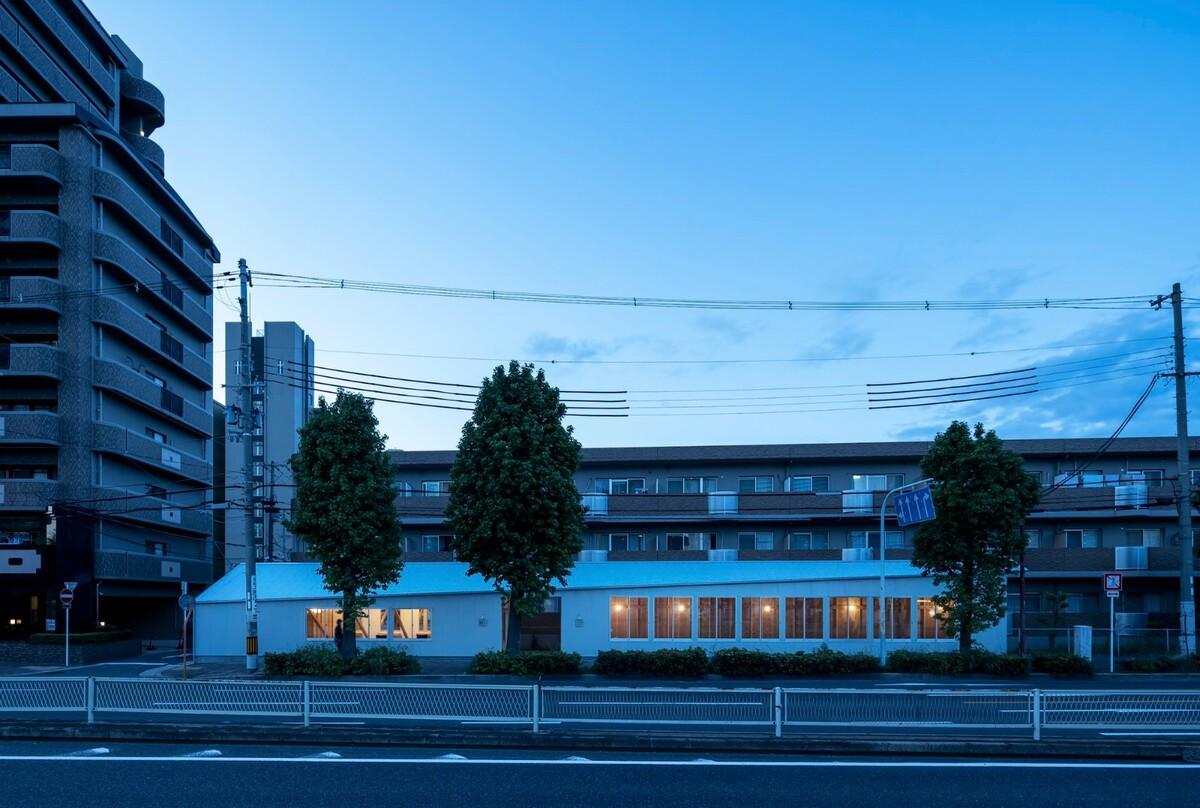 4x59米三角地，YOKONAGAYA 美容院 / Office for Environment Architecture