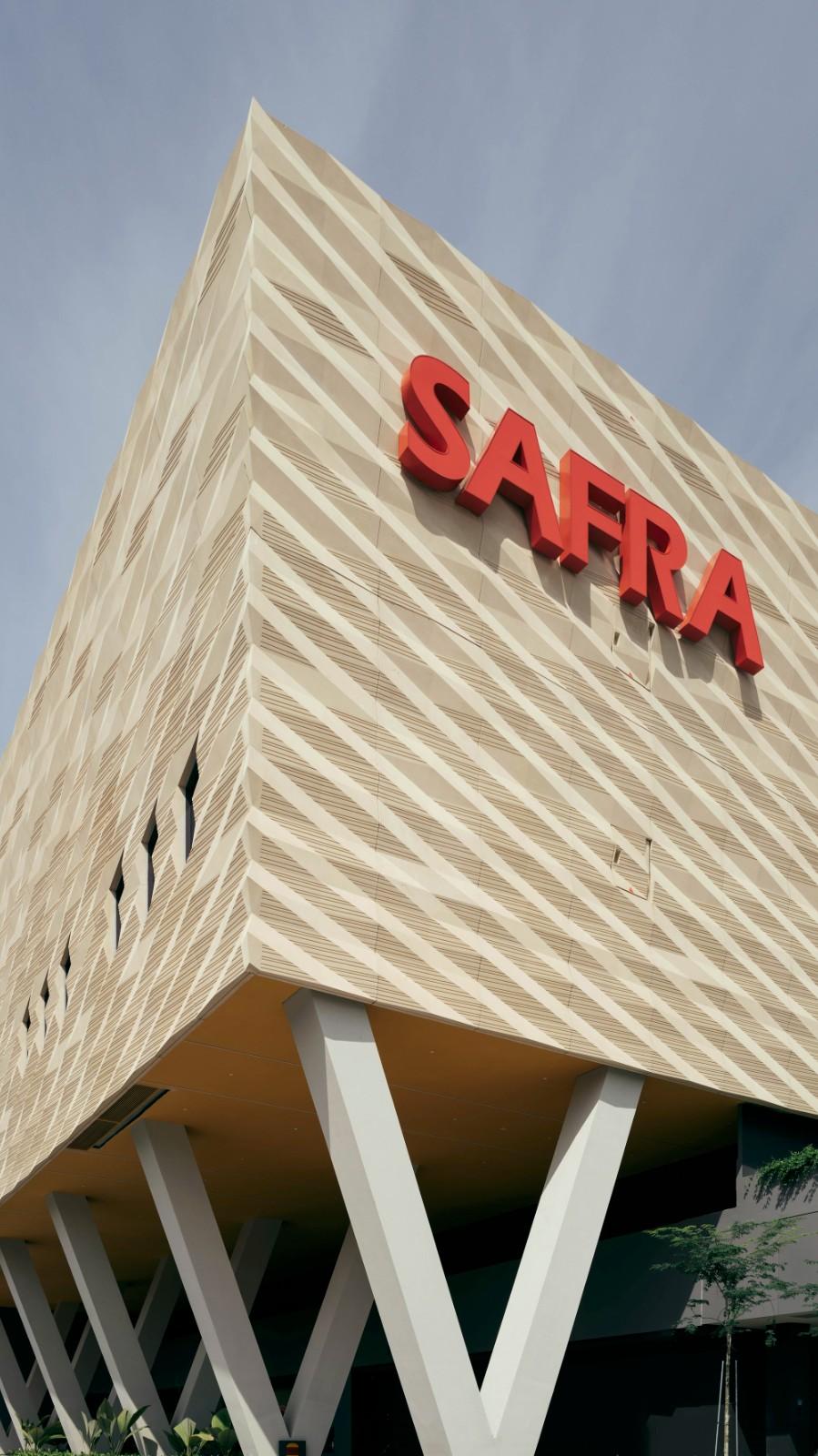 SAFRA 蔡厝港会所 / DP Architects Pte Ltd