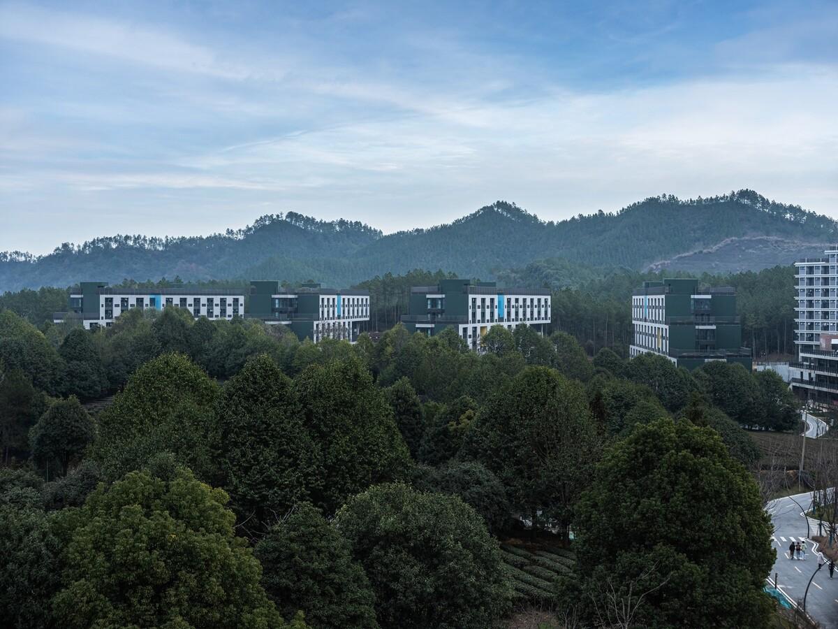 景德镇艺术职业大学山谷学生公寓 / 清华大学建筑设计研究院