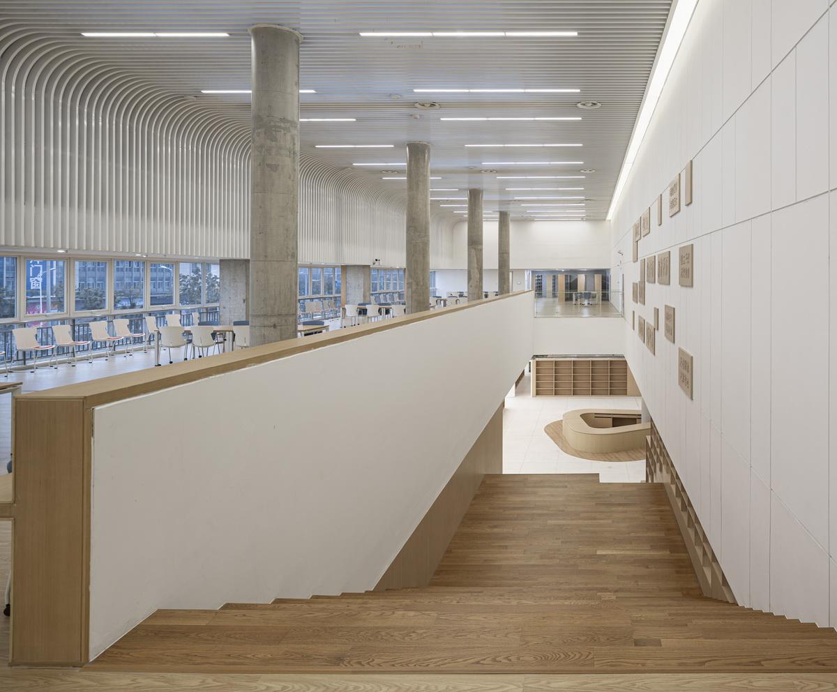 苏州大学高邮实验学校 / 九城都市建筑