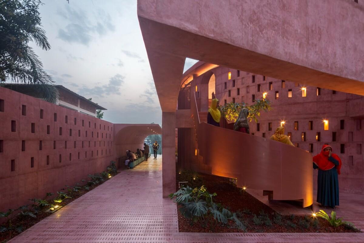 泽本内萨清真寺 / Studio Morphogenesis