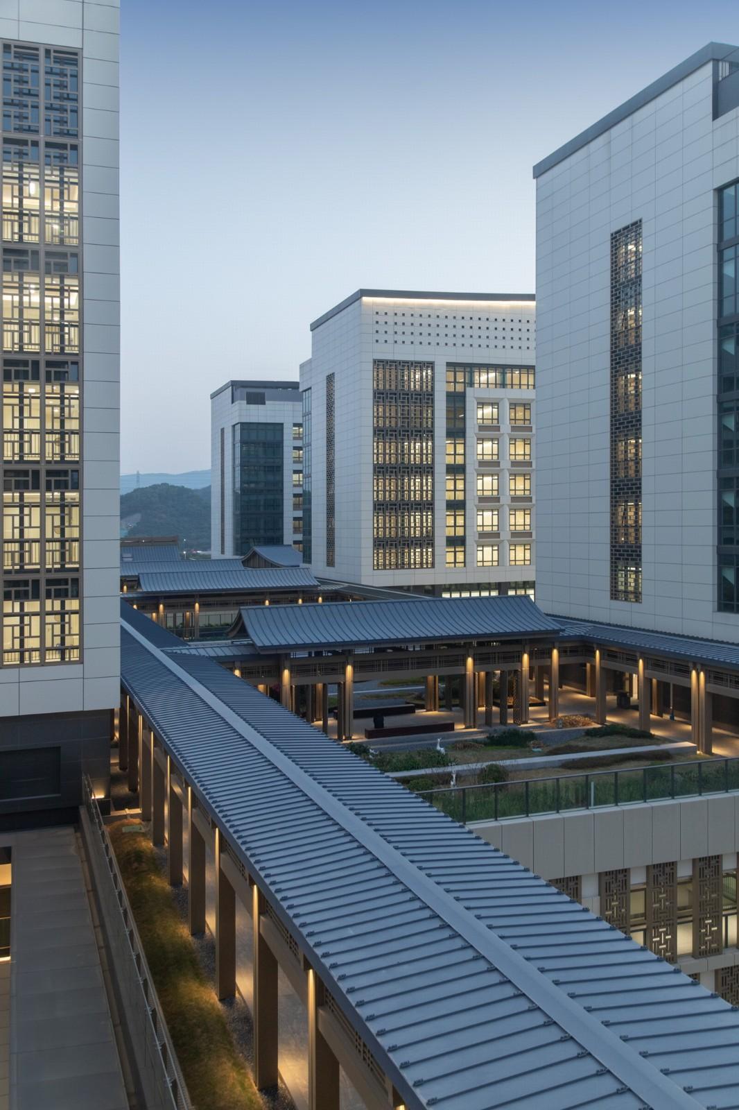 深圳市中医院光明院区 / 孟建民团队