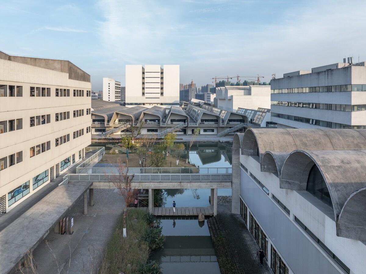 中国美术学院良渚校区一期全场落成 /  非常建筑