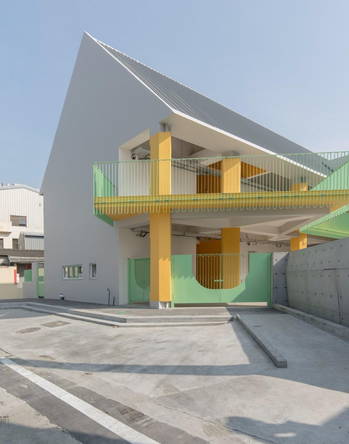 Tung Yuan 幼儿园 / office aaa