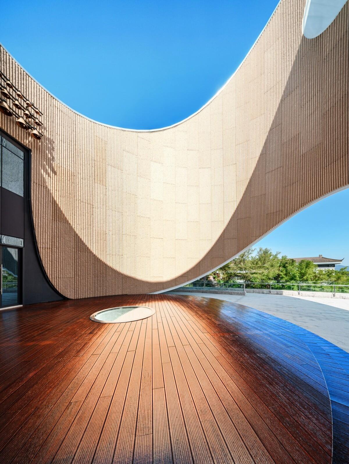 巨龙山教堂 / INUCE • Dirk U. Moench